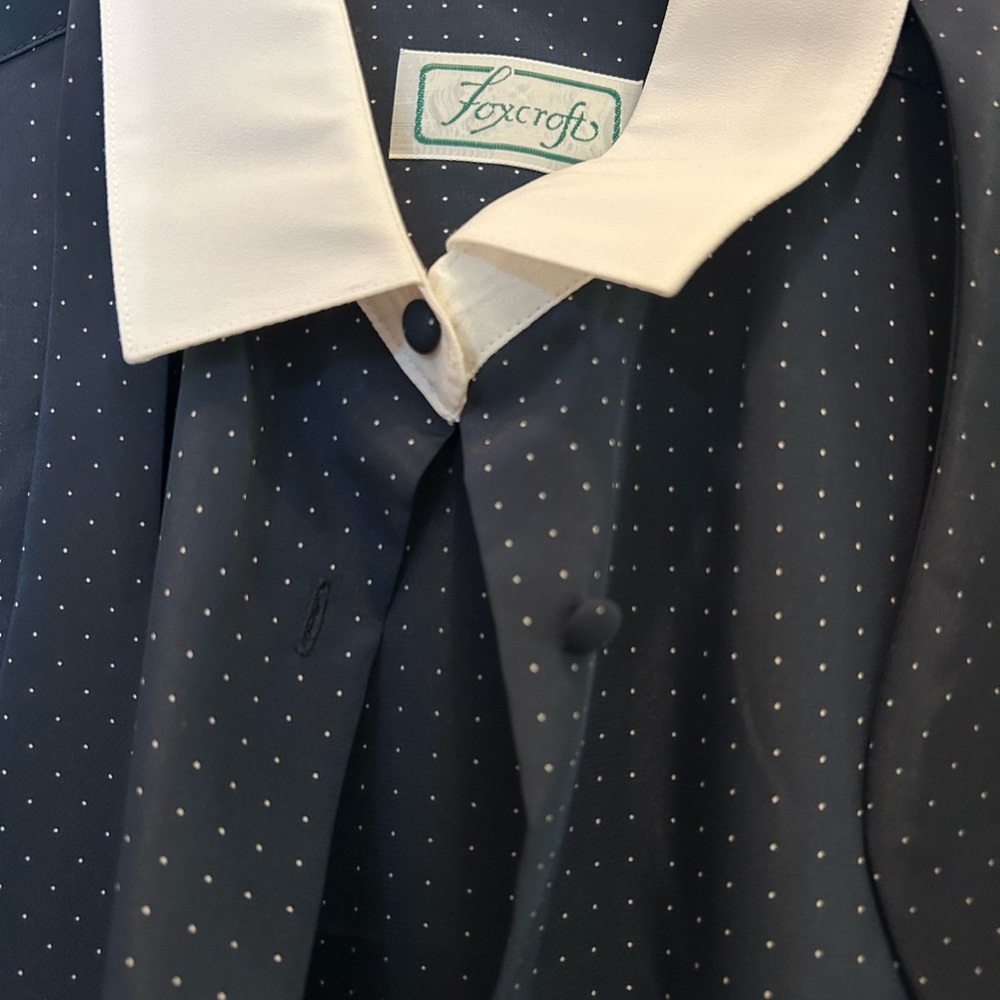 Foxcroft women’s button-up blouse, size 12 navy polka dot with removable bow tie - Picture 6 of 10